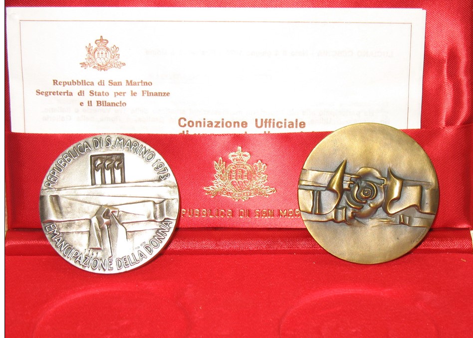 Anno della donna - Medaglia ufficiale gr. 85,00 in ag. 800/000  + medaglia in bronzo - conf.originale